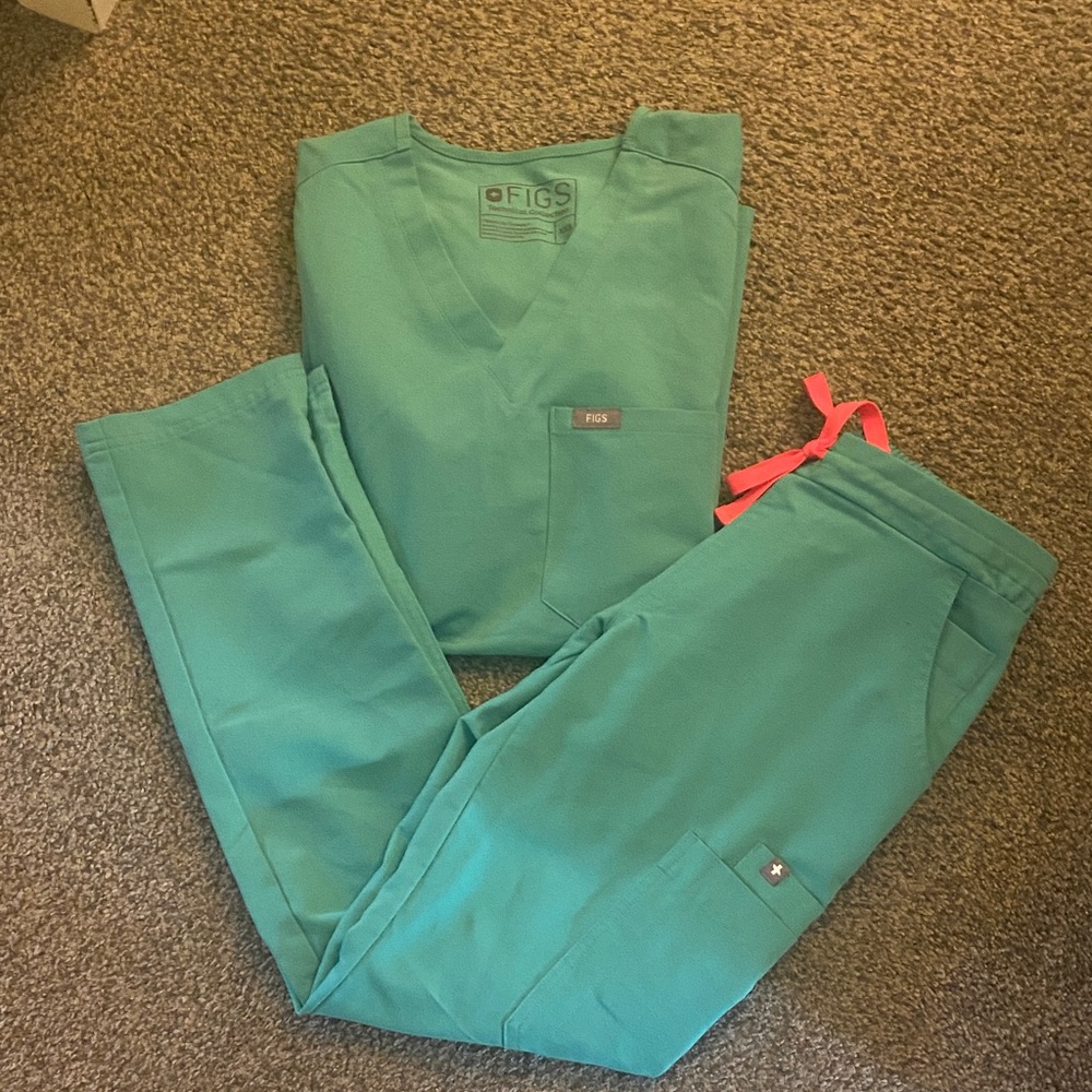 FIGS surgical green Scrub Set - V-Neck Top & yola skinny Pants